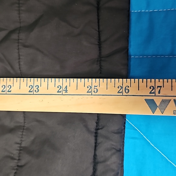 Calvin Klein lightweight puffer jacket. Size lg - Picture 7 of 8